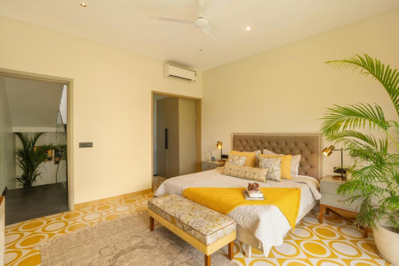 ELIVAAS Purosol 3BHK Pool Villa close to Ozran Beach 12/21