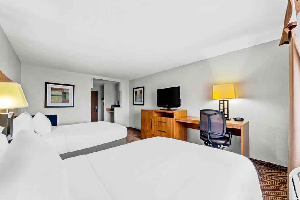 ROOM, 2 DOUBLE BEDS
