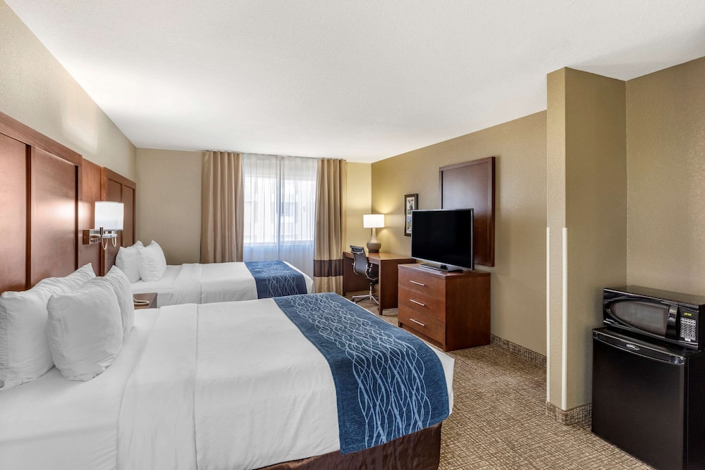 Comfort Inn & Suites Greeley, CO 19/54