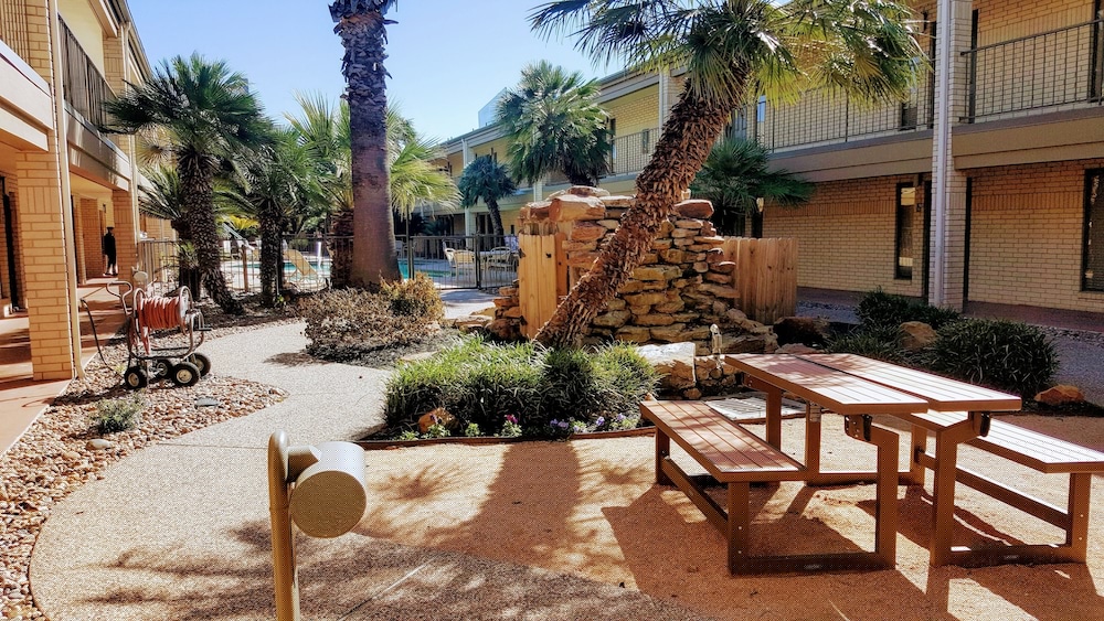 Best Western Near Lackland Afb/Seaworld 11/41