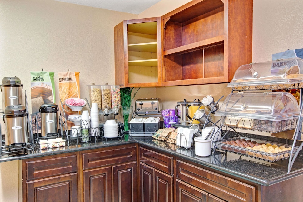 Microtel Inn And Suites Gatlinburg 26/29