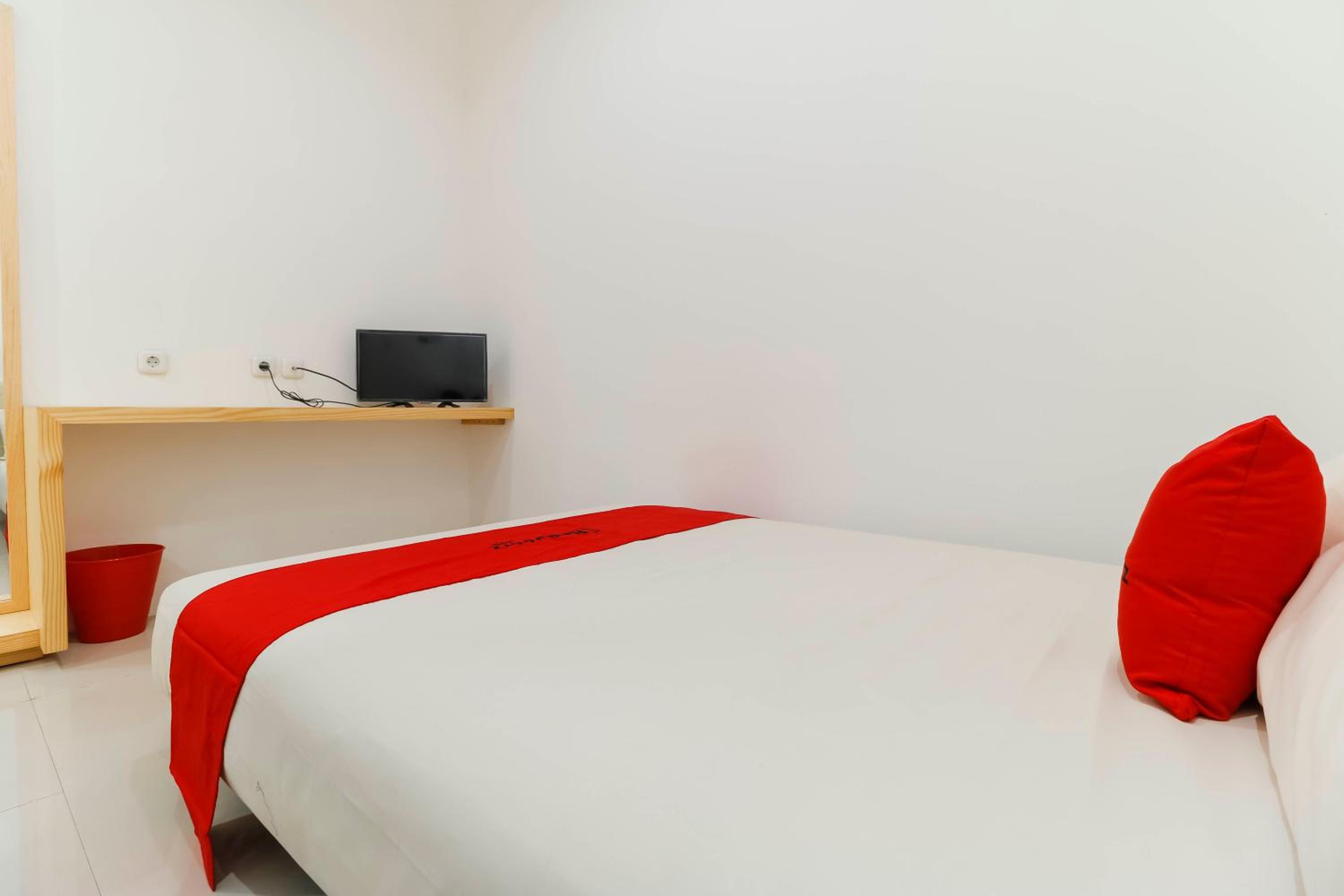 Reddoorz Plus Kapuk Business Park 12/33