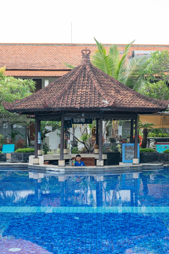 Kuta Beach Club Hotel 4/57