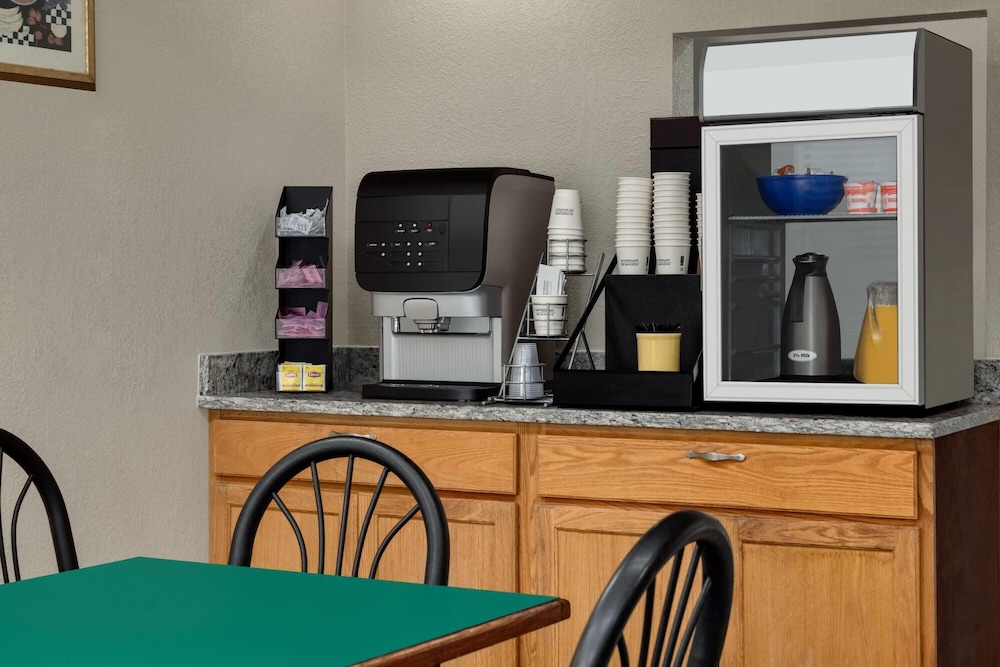 Days Inn By Wyndham North Columbia Ft Jackson 10/50