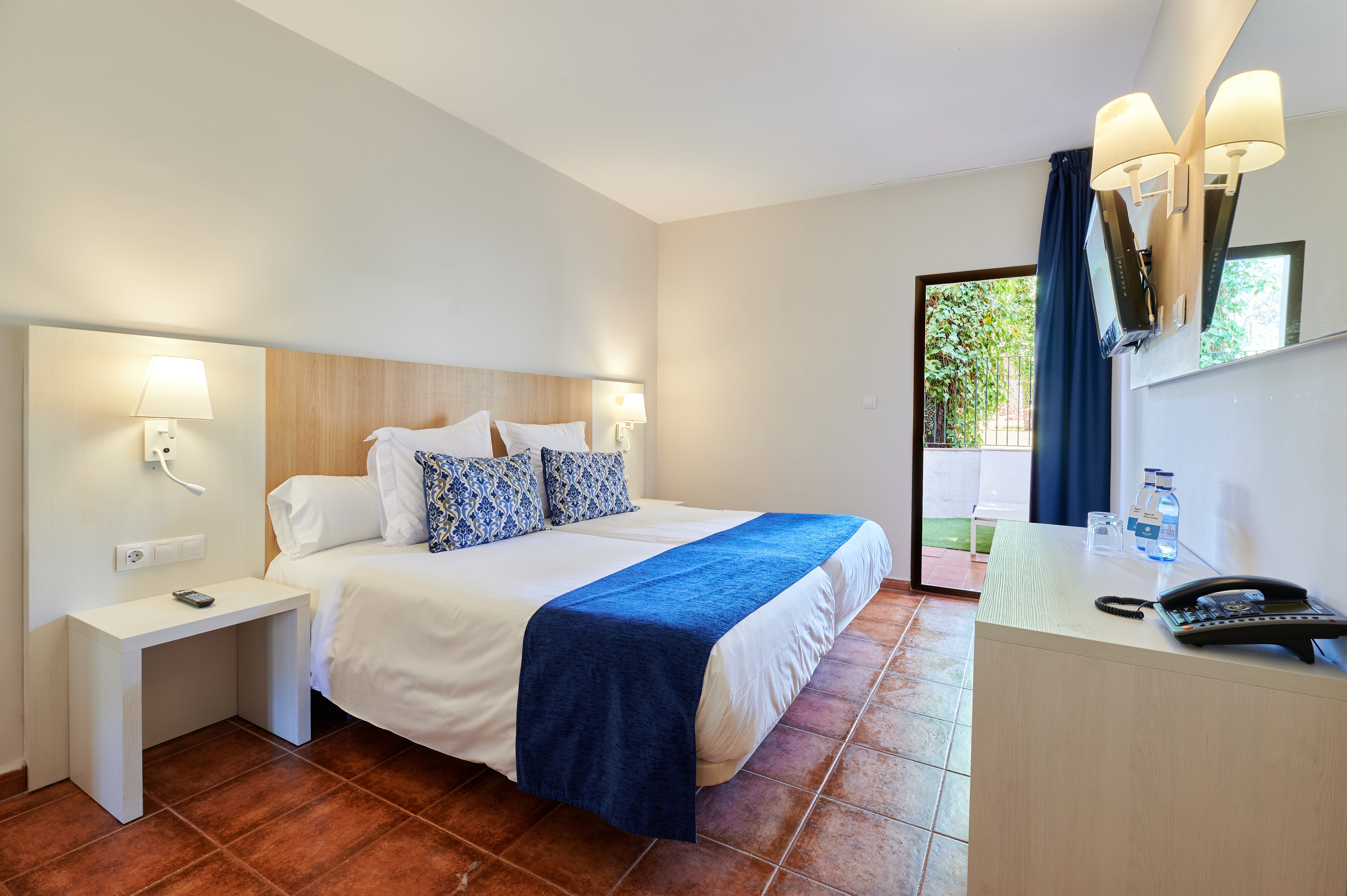 Xs, Single, Double Bed