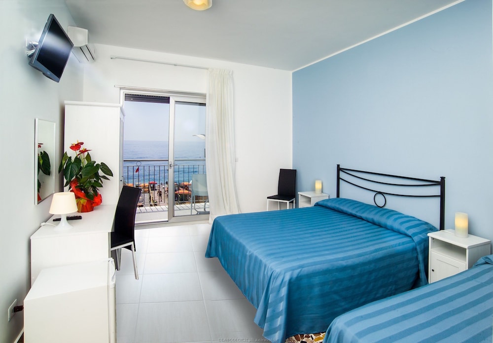 Maniel Beach Hotel 14/43