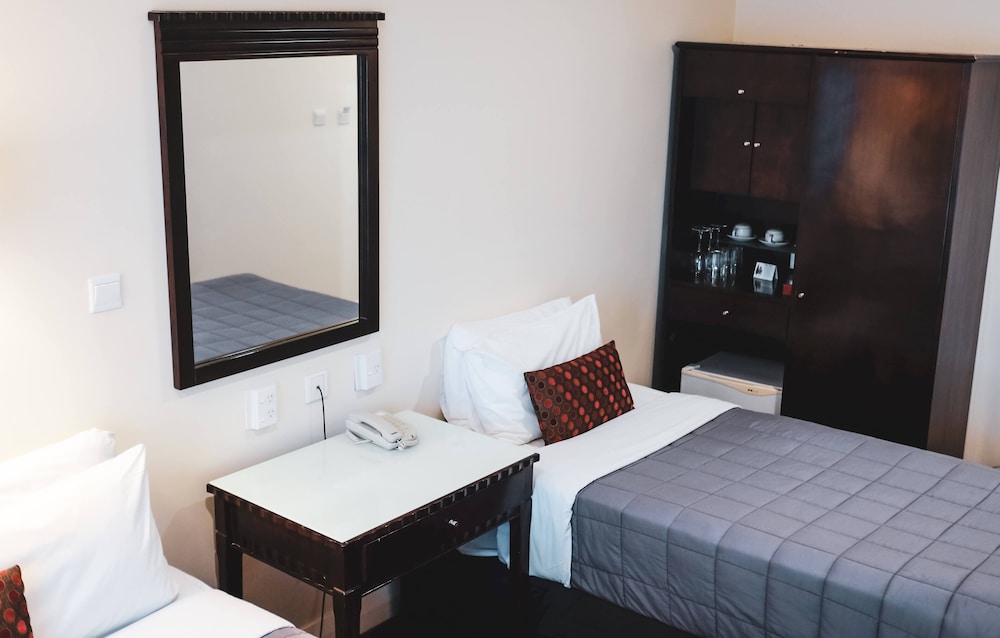 Trinity Hotel 6/50