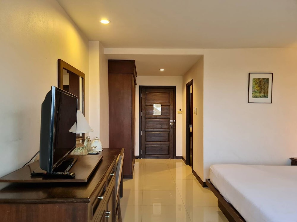 NARIS ART HOTEL 24/55