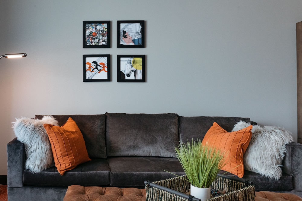 Revel Hotel Des Moines Urbandale, Tapestry Collection by Hilton 44/63