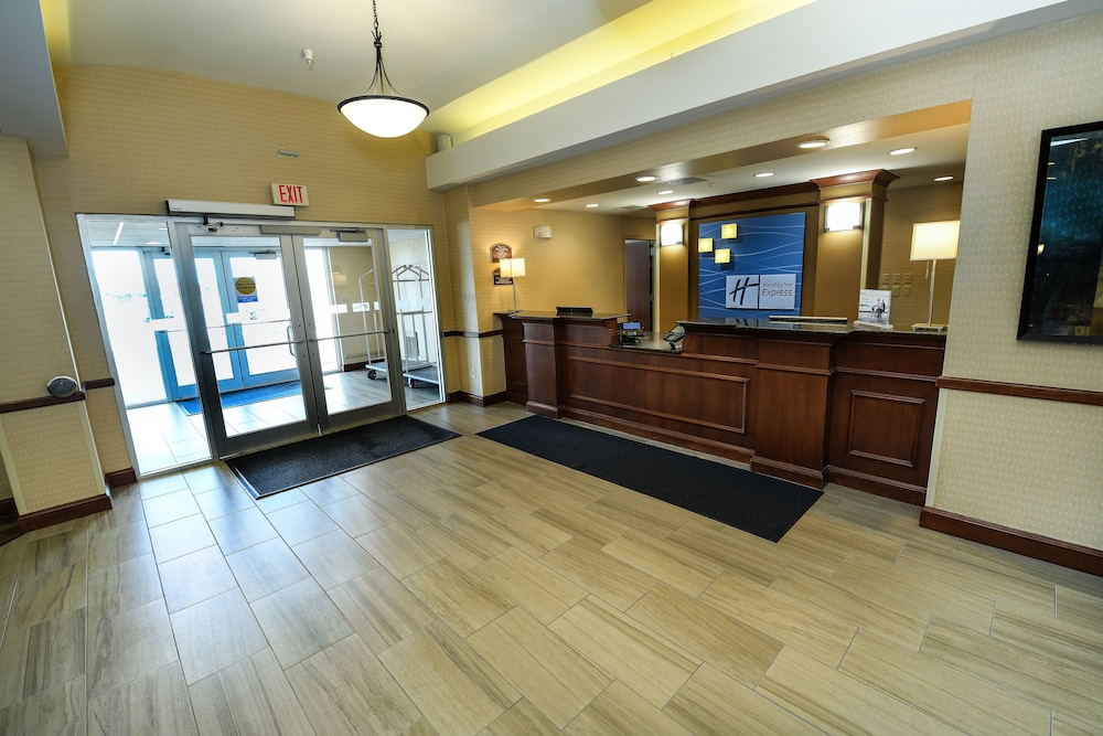 Holiday Inn Express Hotel And Suites Grand Forks 14/75