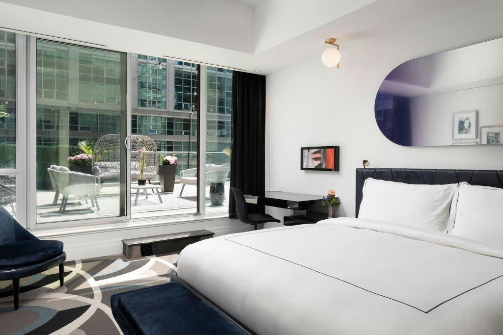 1 Bedroom, Marilyn, Deluxe, Suite, King Bed, Terrace, Bathtub