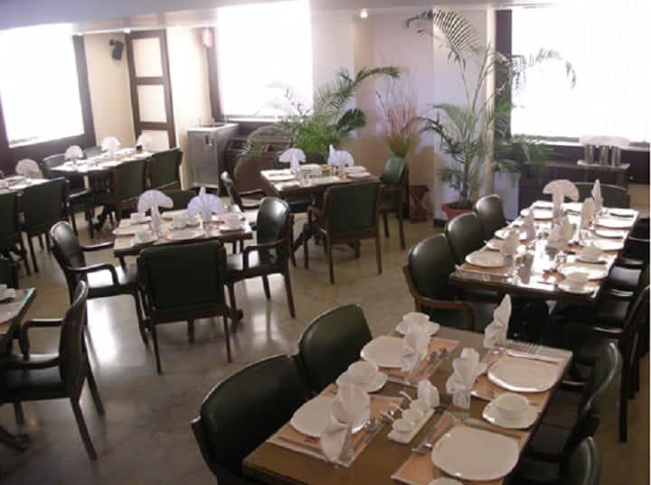 HOTEL GREEN ACRES 23/28