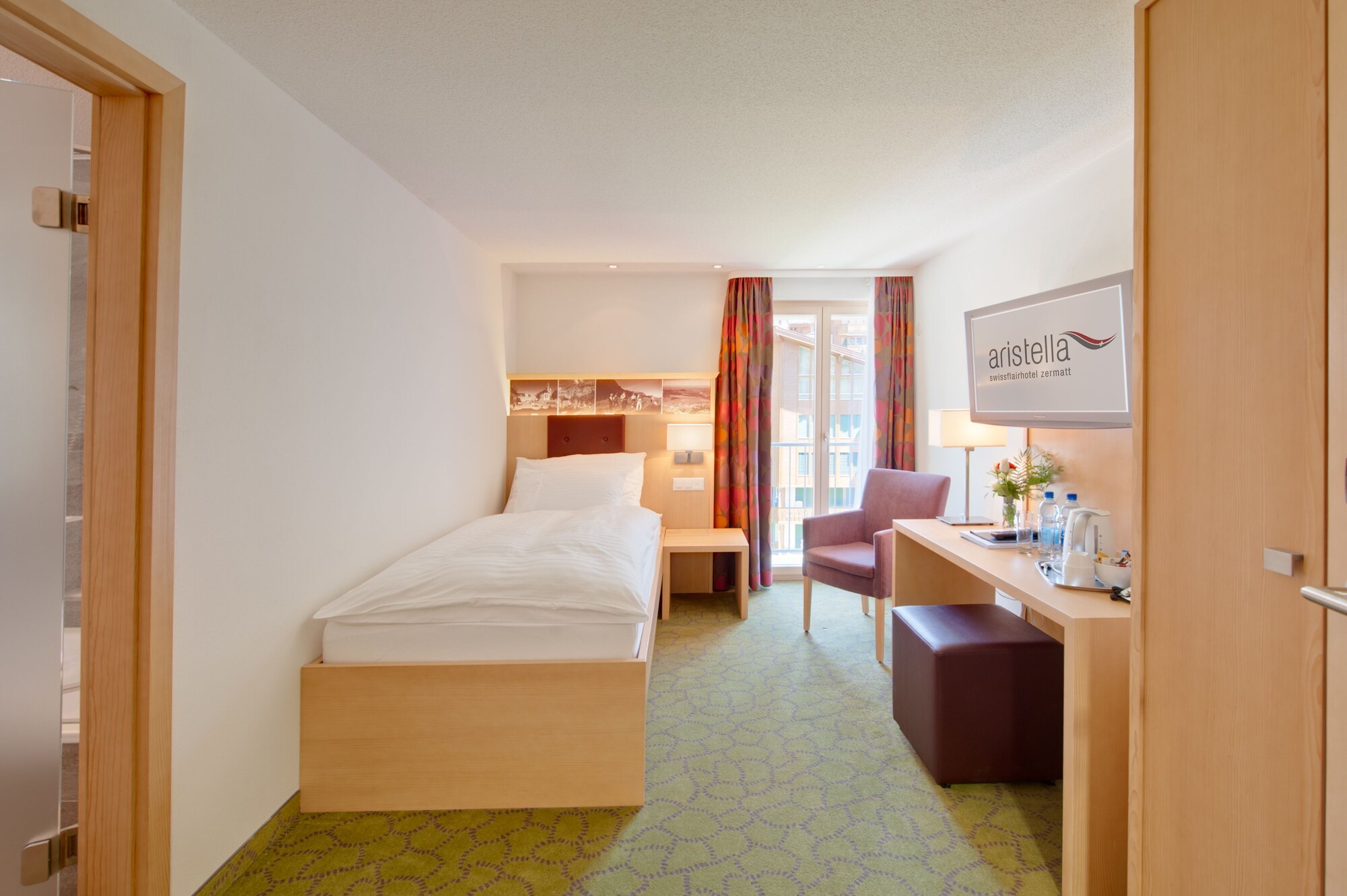 ROOM, SINGLE