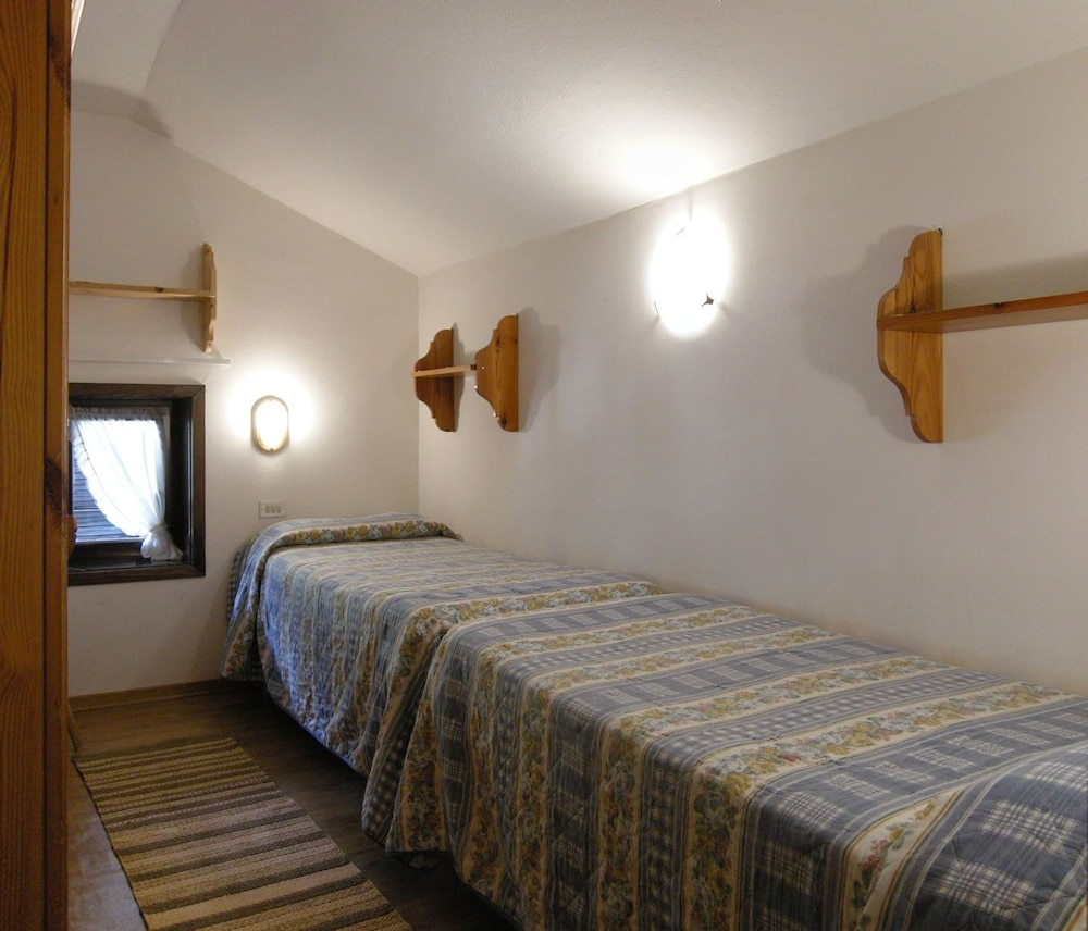 ECONOMY, DOUBLE BED, NO ELEVATOR