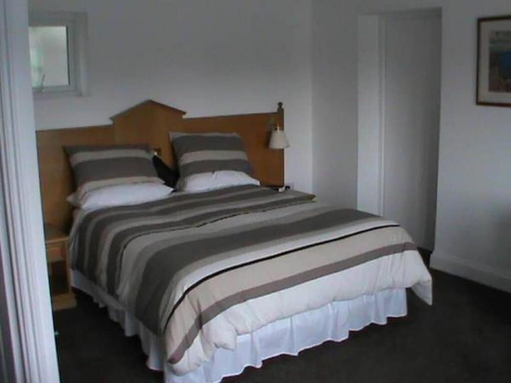 Gosfield Lake Resort 9/50