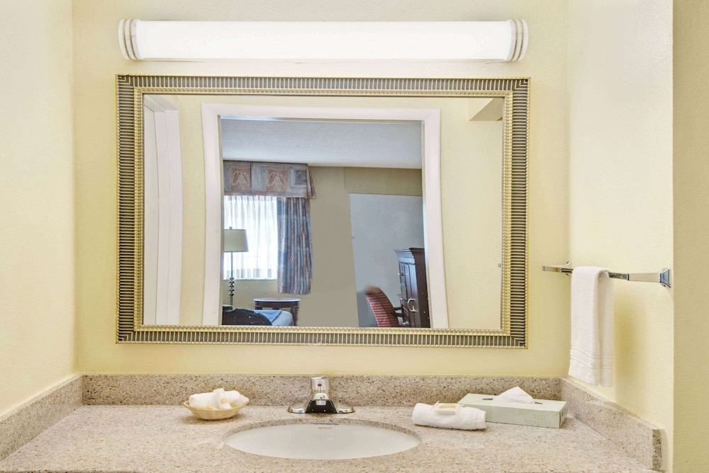 Days Inn by Wyndham Towson 29/29