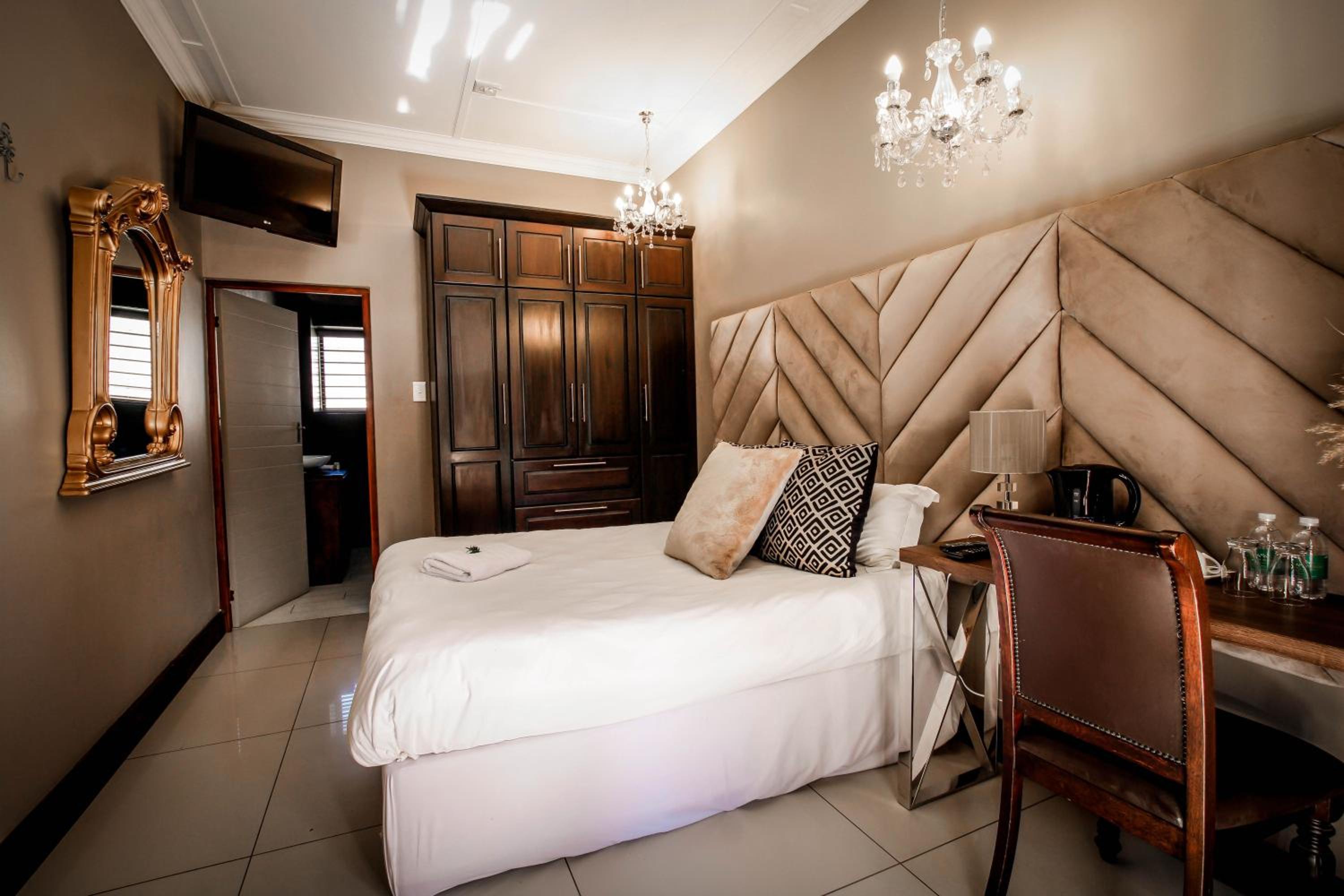Potch Manor 15/49