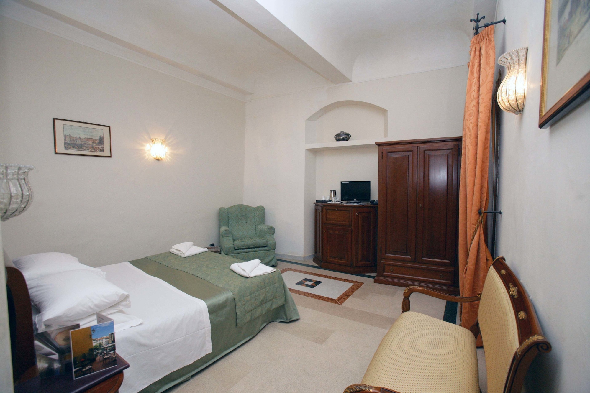 CLASSIC, DOUBLE OR TWIN BED