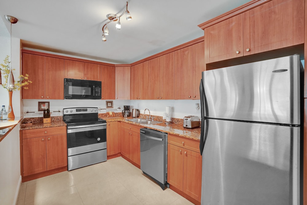 Ocean Reserve OceanView Sunny Isles Luxury Condos 36/50