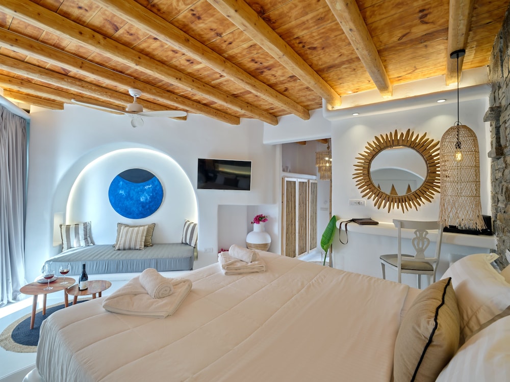Zefi Hotel & Suites 24/75