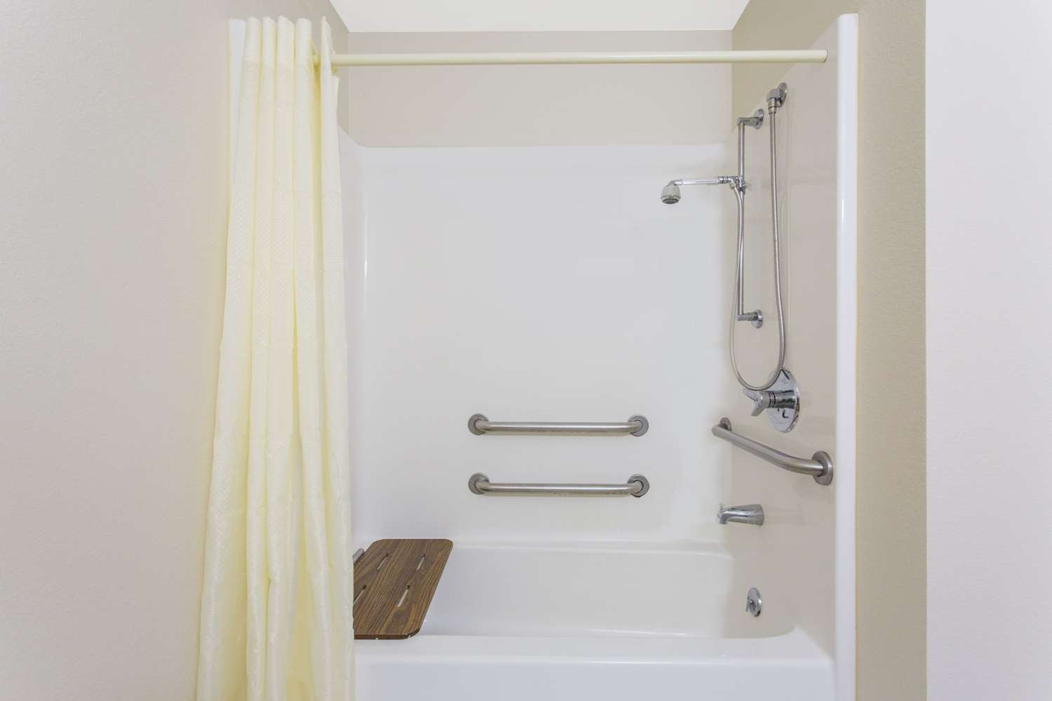 Super 8 By Wyndham Bedford 7/7