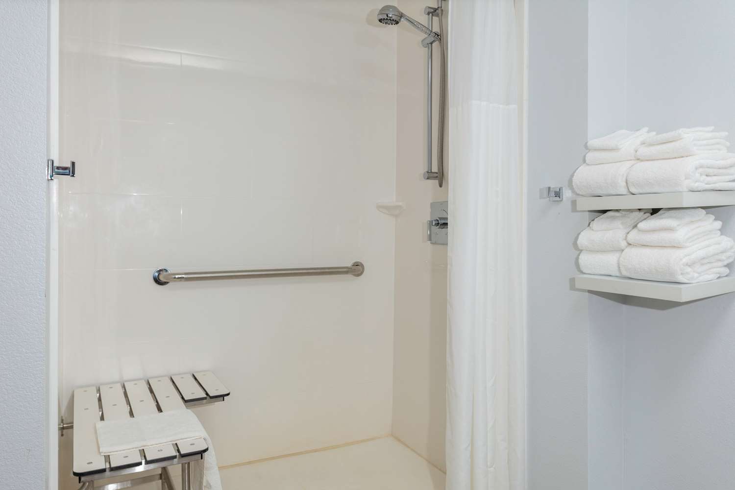 Hampton Inn By Hilton Concord/Bow 24/24