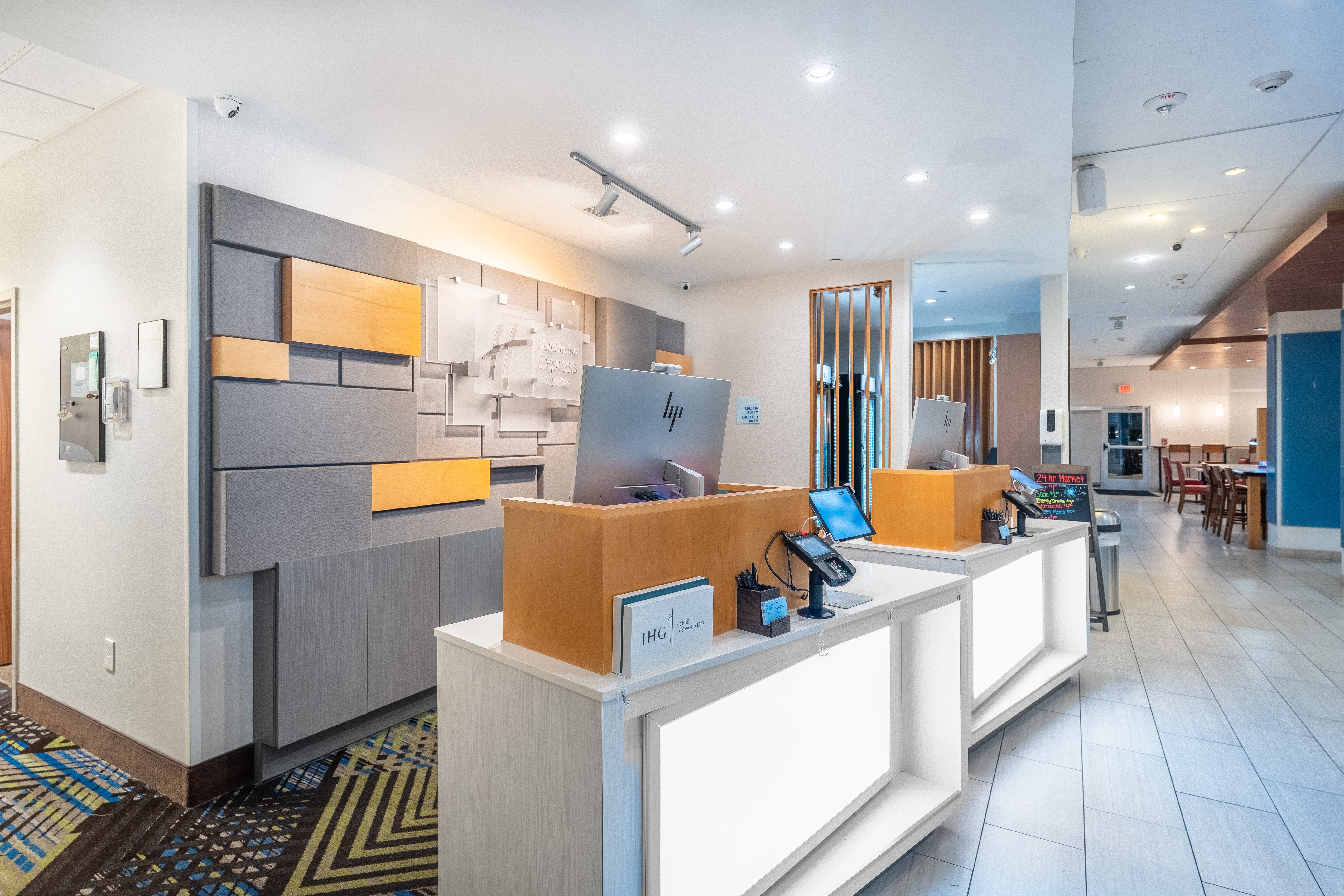 Holiday Inn Express Suites Nashville North Springfield 14/77