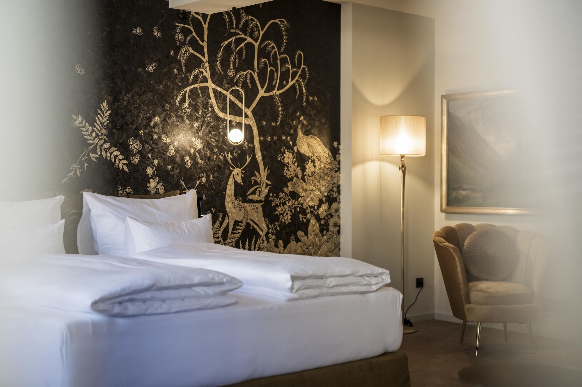 Gold, Roof, Suite, Queen Bed