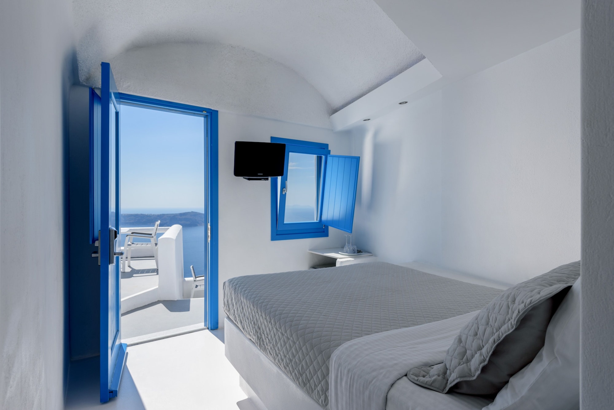 CALDERA, JUNIOR SUITE, QUEEN BED, SUNSET VIEW, SEA VIEW, JETTED TUB