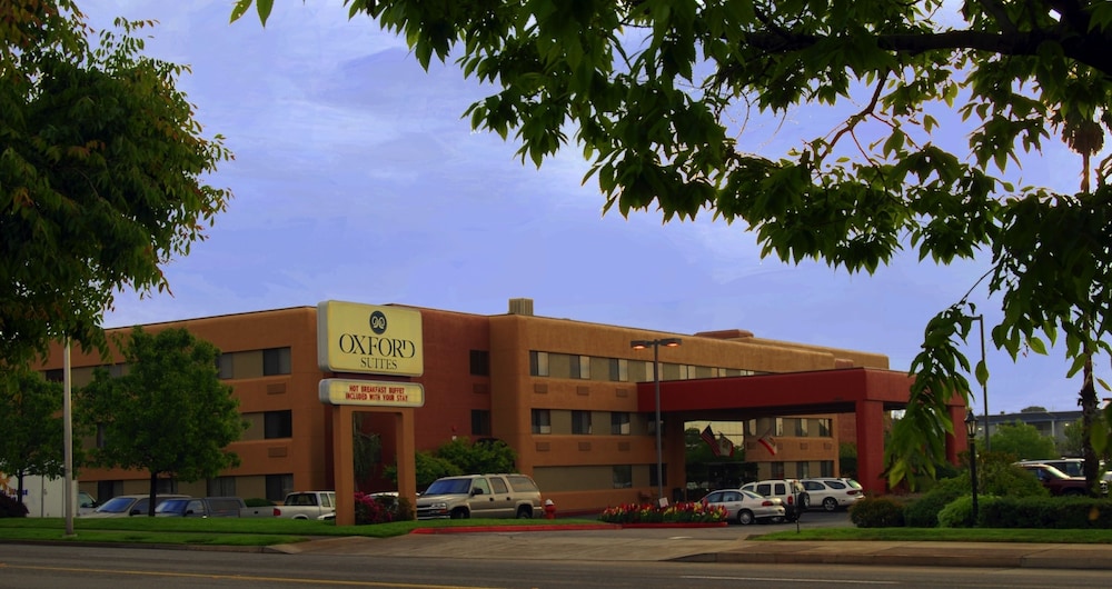 Oxford Suites Redding 6/64