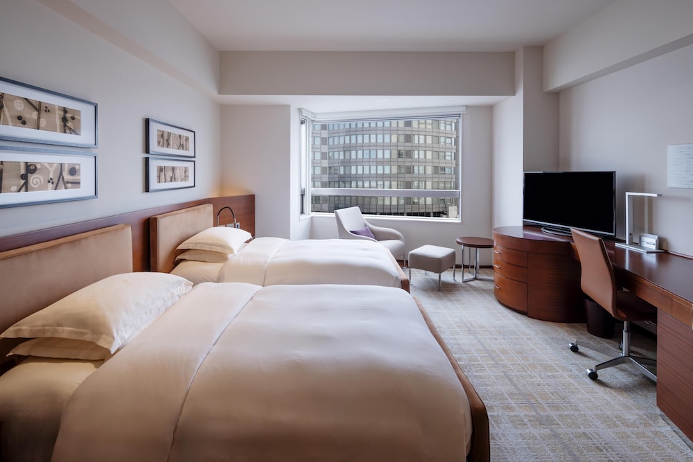 Club, Twin Beds