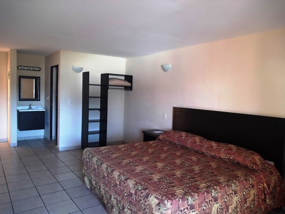 Los Jitos Hotel & Suites 25/56