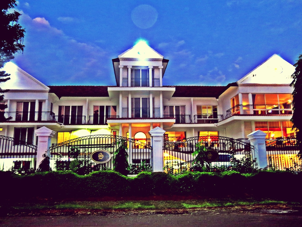 Sovereign Hotel 2/50