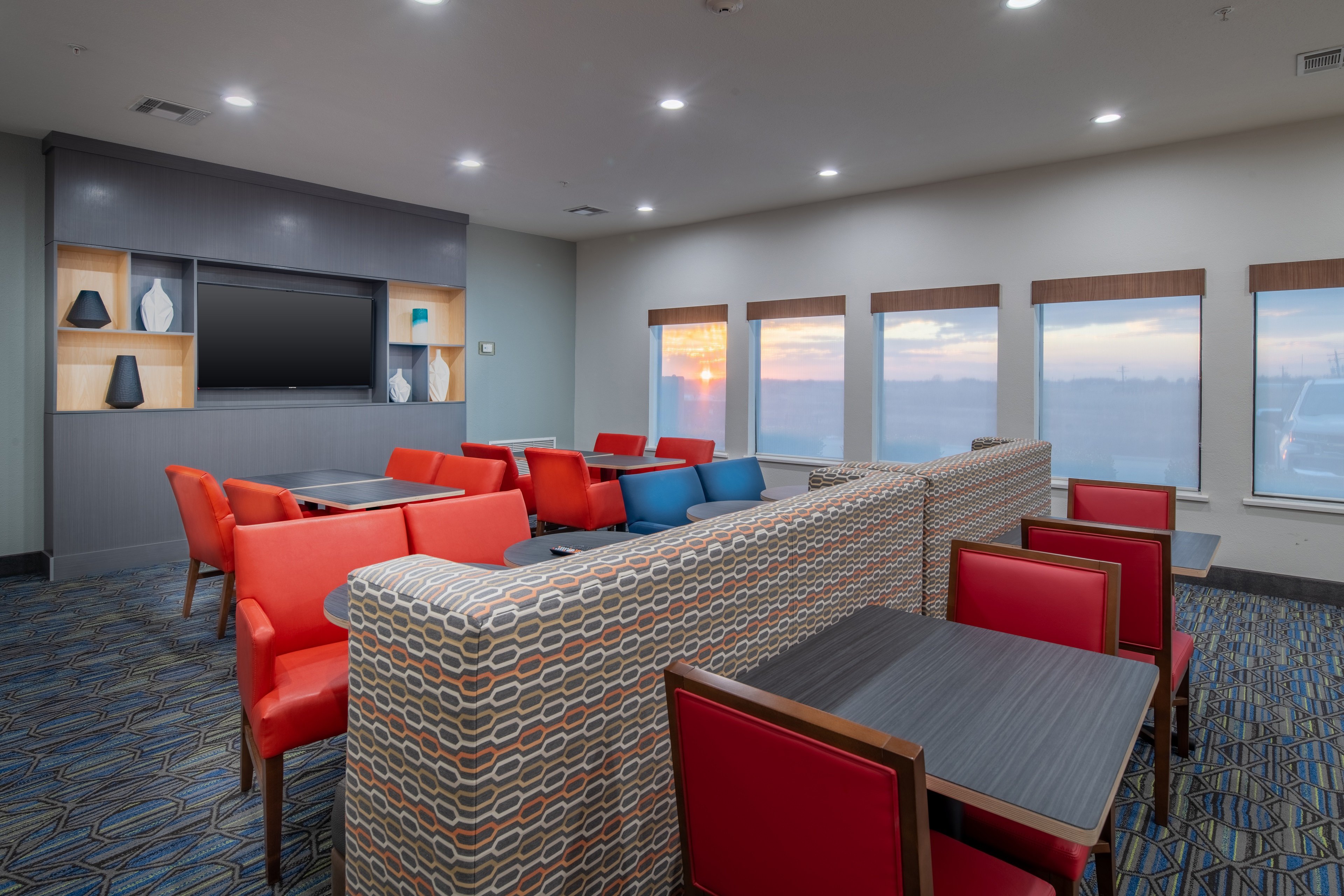 Holiday Inn Express Suites N Waco Area West 49/51