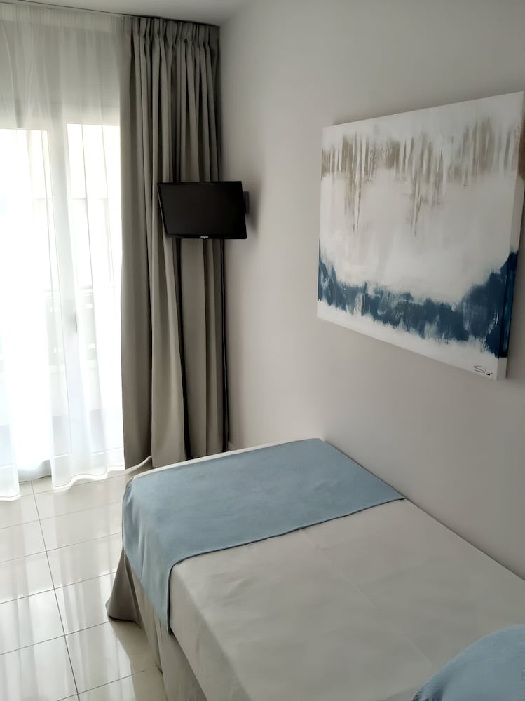 STANDARD, SINGLE, PARTIAL SEA VIEW, BALCONY