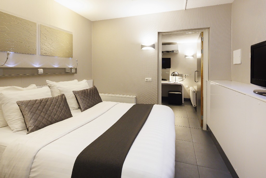 Basement, Double Bed