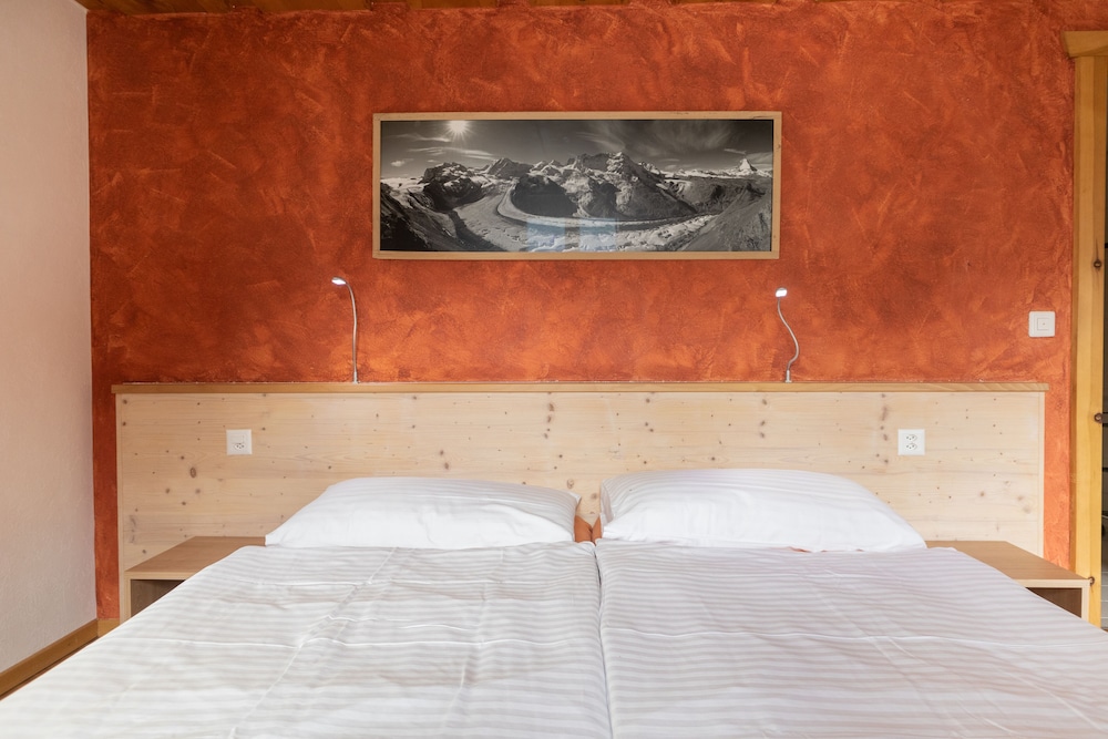 Hotel Bahnhof 12/50