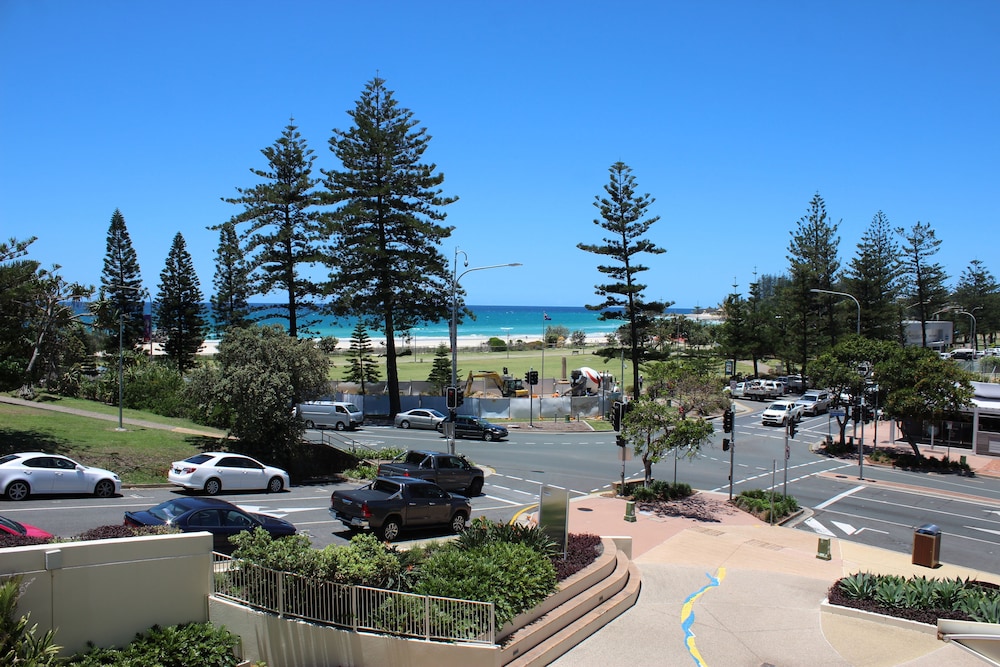 Blue C Coolangatta 68/77