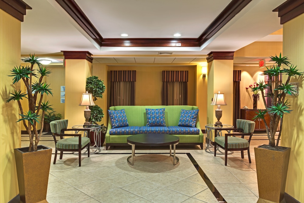 Holiday Inn Express & Suites Tower Center New Brunswick 27/39