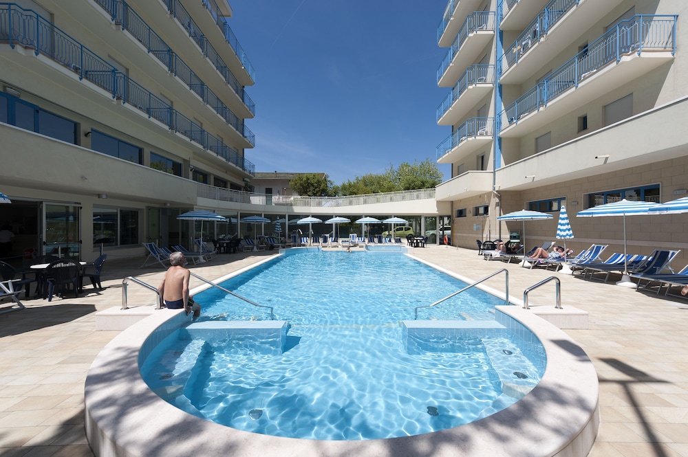Hotel Miami 8/44