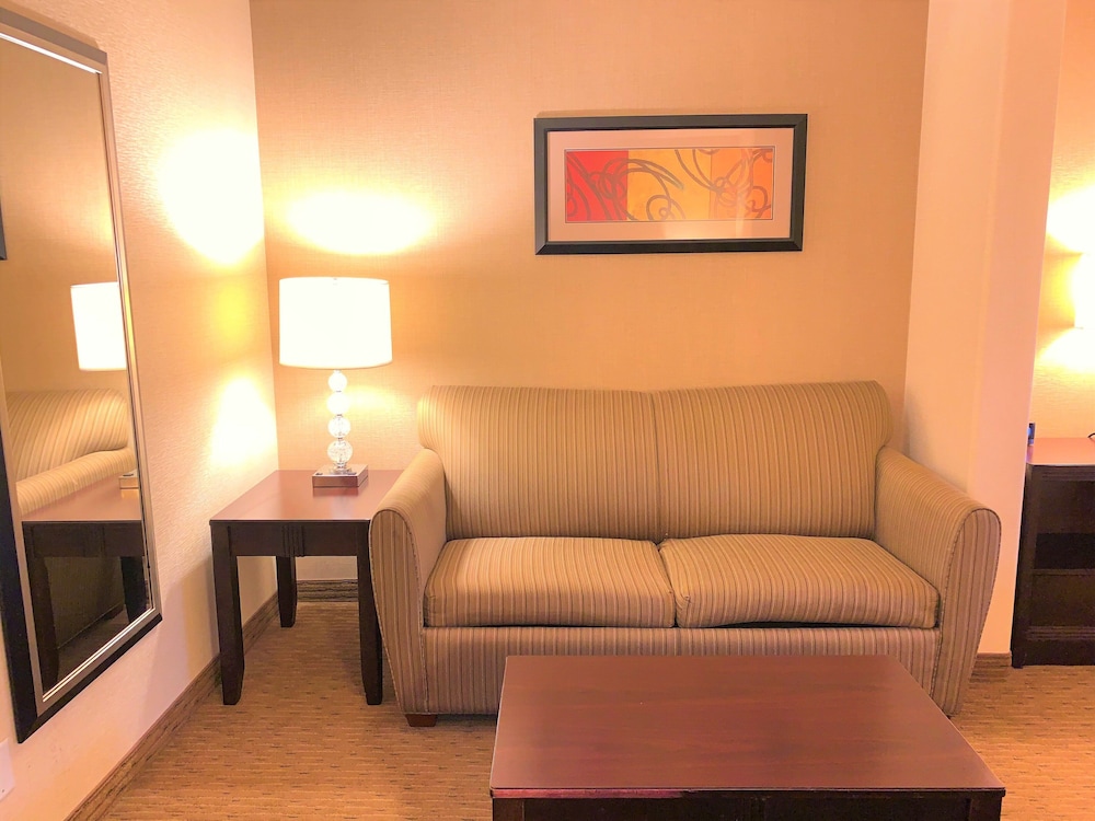 Holiday Inn Express Hotel and Suites Fresno Northwest-Herndon 28/42