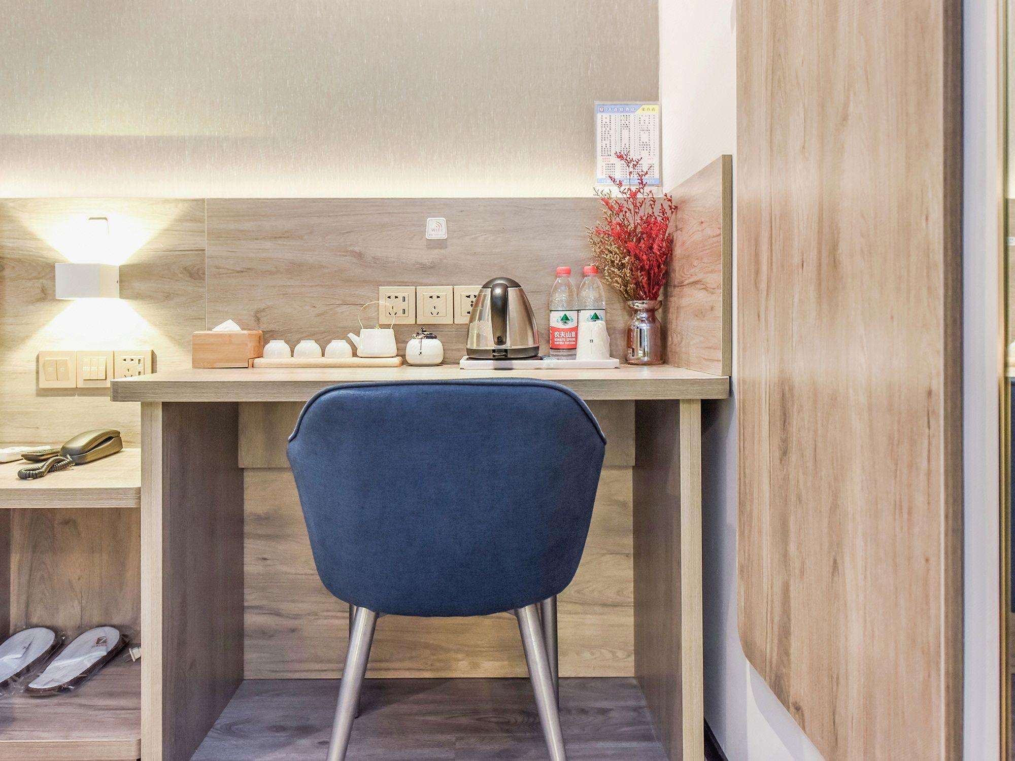 7 Days Inn (Rongchang Commercial Pedestrian Street) 27/28