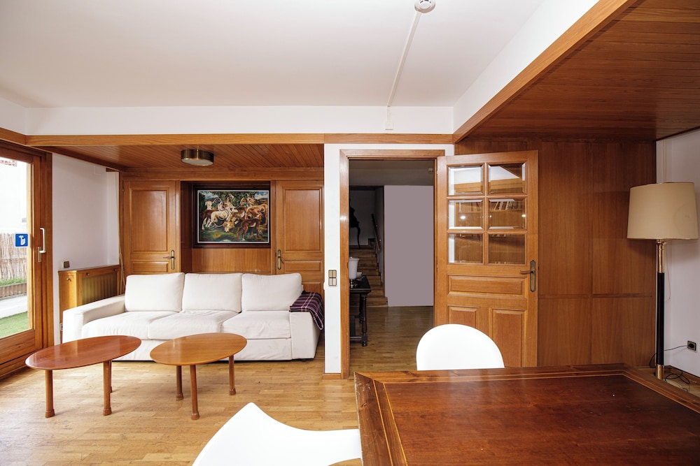 Hostal Mas 25/42