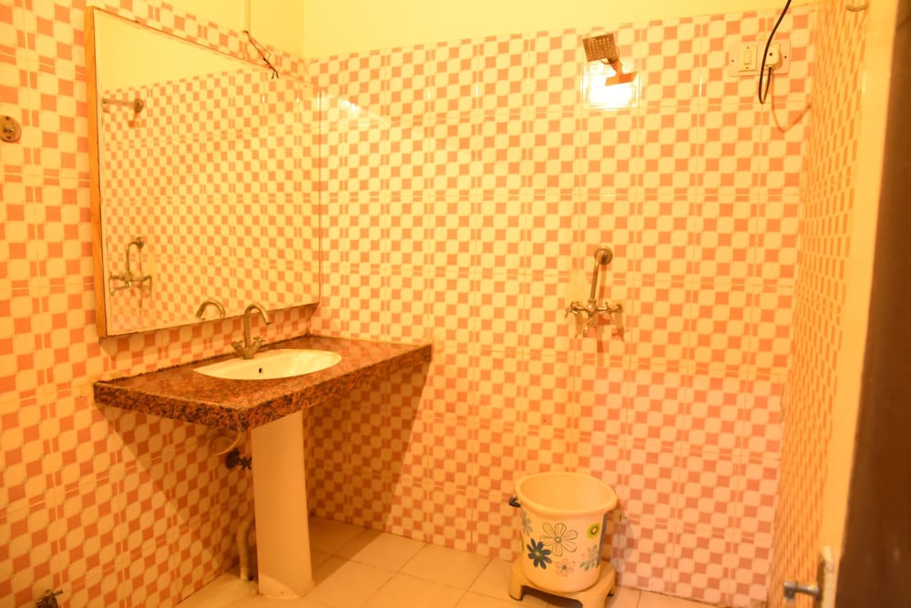 Hotel C 9 48/50