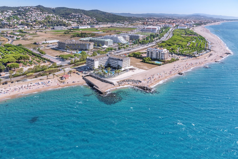 Caprici Beach Hotel & Spa 38/44