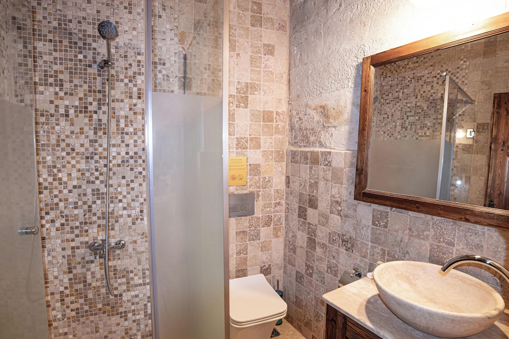 Elegance Cave Suites 45/47