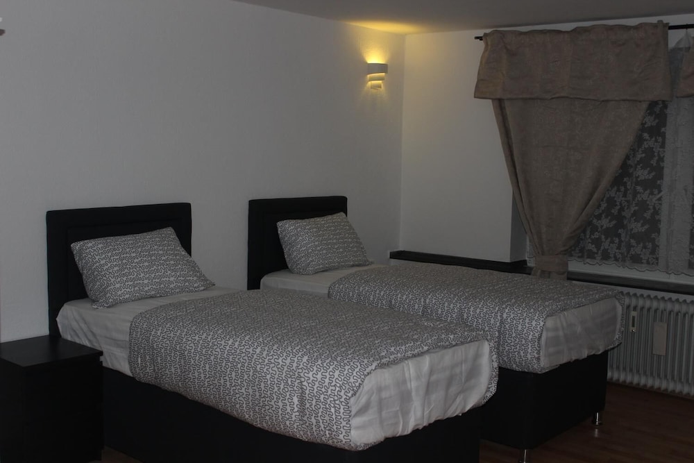 Hotel Garni Emir 10/50