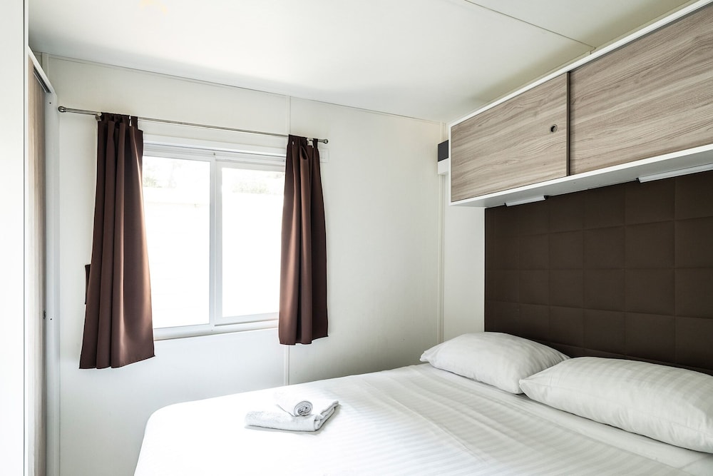 ZATON HOLIDAY RESORT MOBILE HOMES 23/78