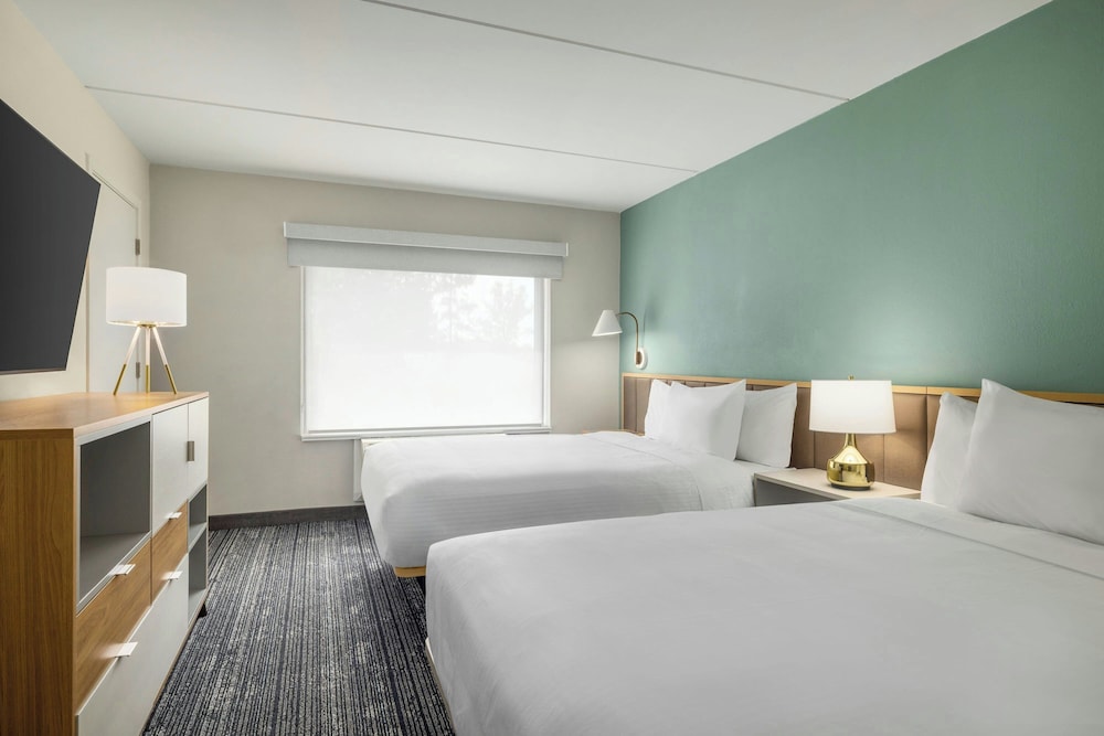 2 BEDROOMS, SUITE