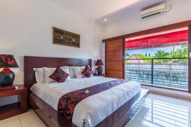 جناح جونيور بإطلالة على المسبح